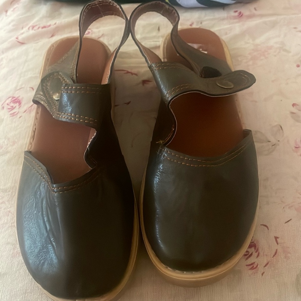 Ladies, army green sandals